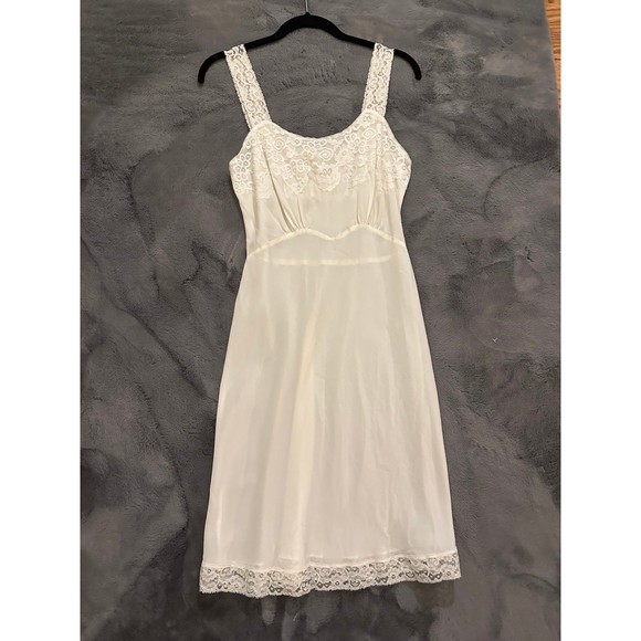 Vintage 60s Slip Sz 34 M White Rayon Nylon Crepe Bias Cut Lace Trim Back Magic - Picture 1 of 4